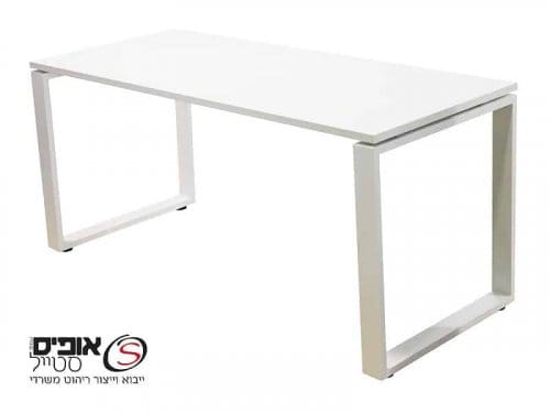 שולחן מחשב חלון