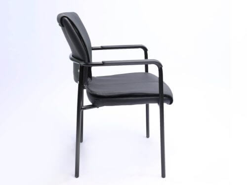 כסא אורח מדגם מאור עם רגל  שחורה